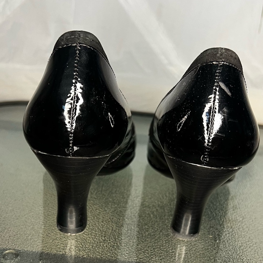 Like New!! Sofft Women's Black Pumps - Picture 4 of 8